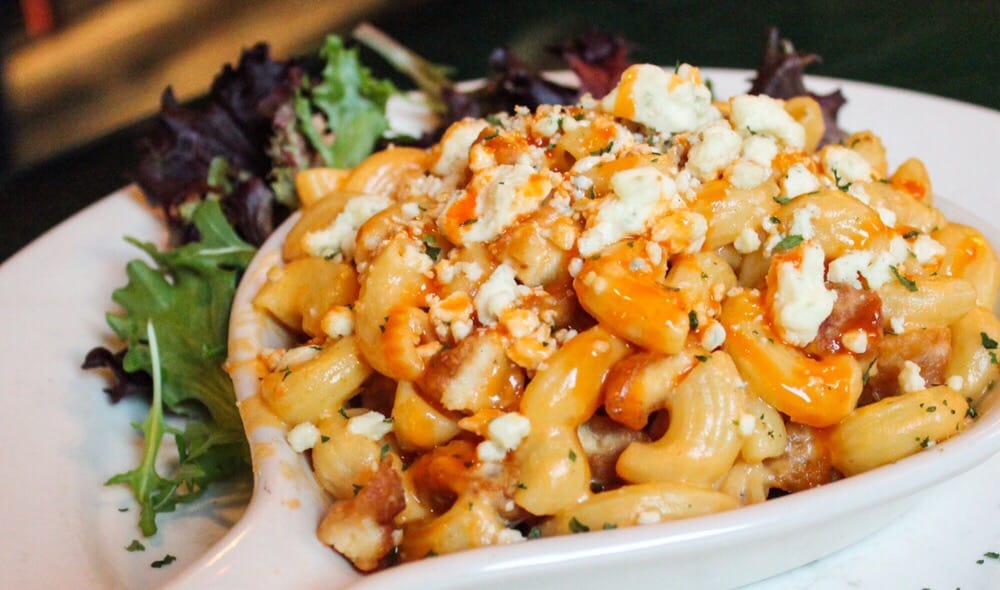 A plate of buffalo mac and cheese