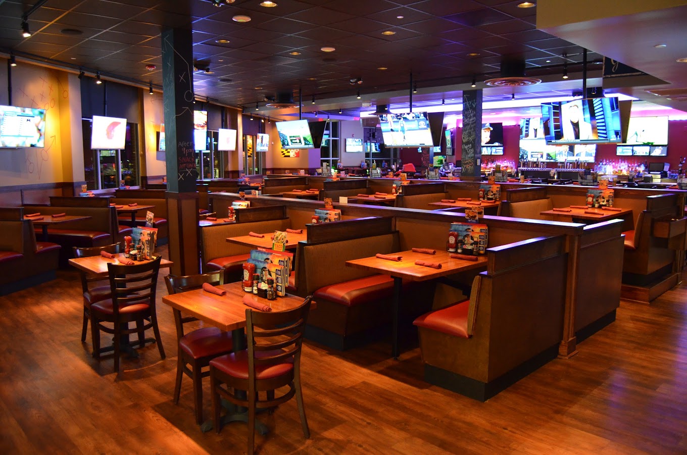 interior of glory days grill ellicott city