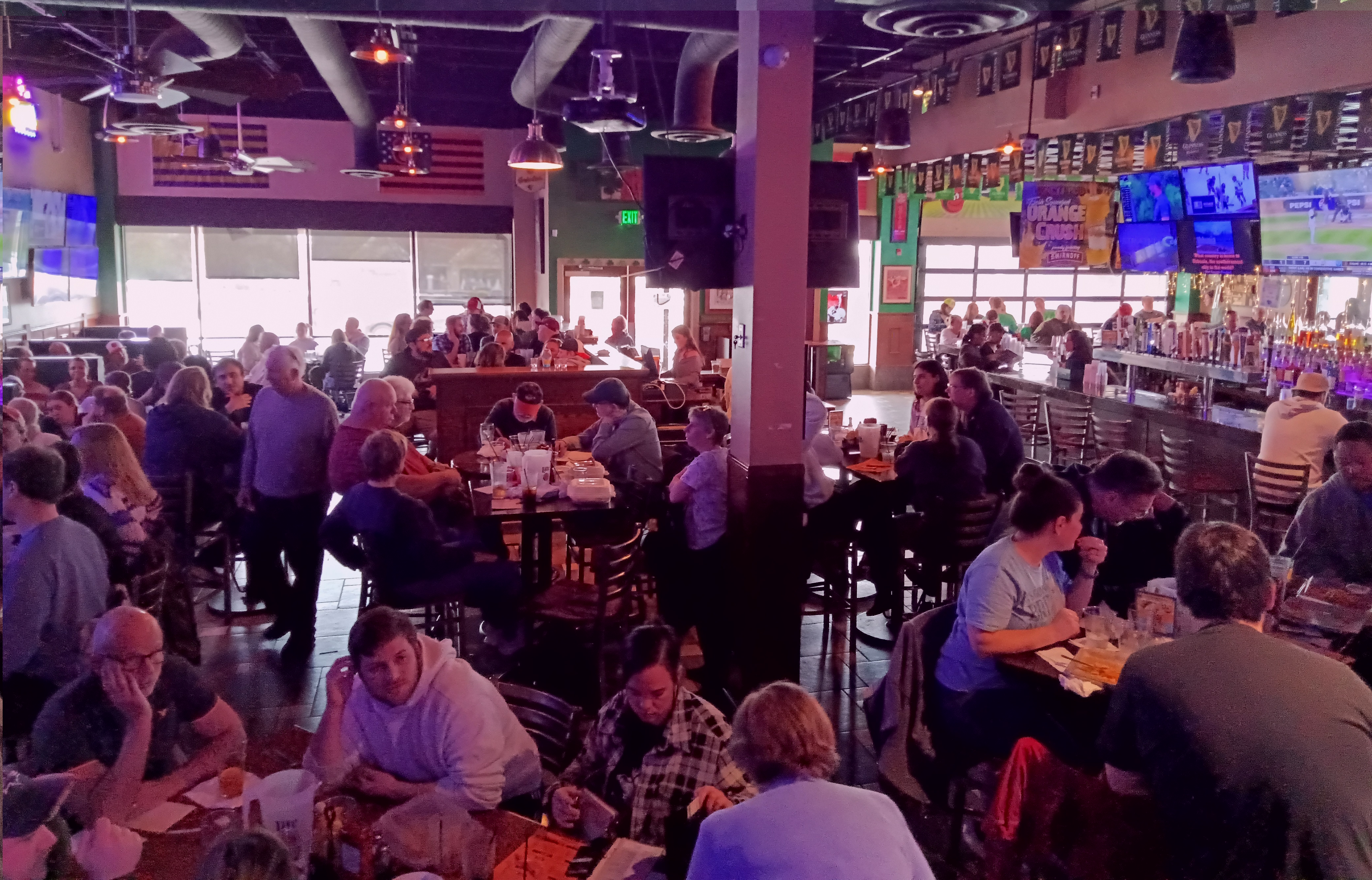 teams at the semifinals at Looney's Pub - Perry Hall