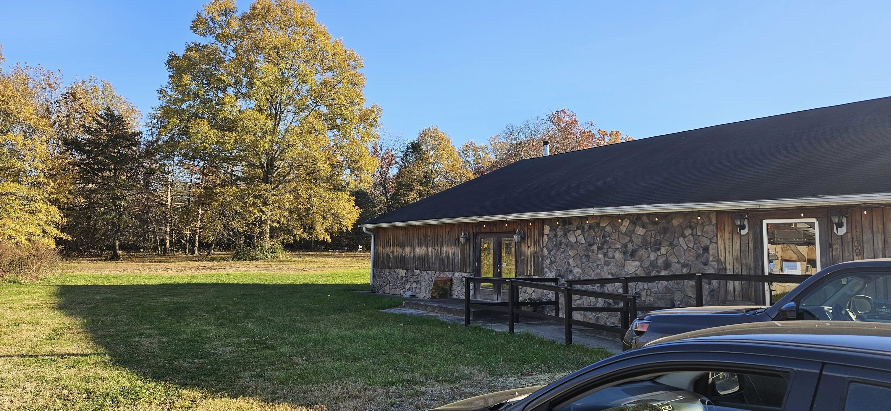 exterior of oak grove tavern