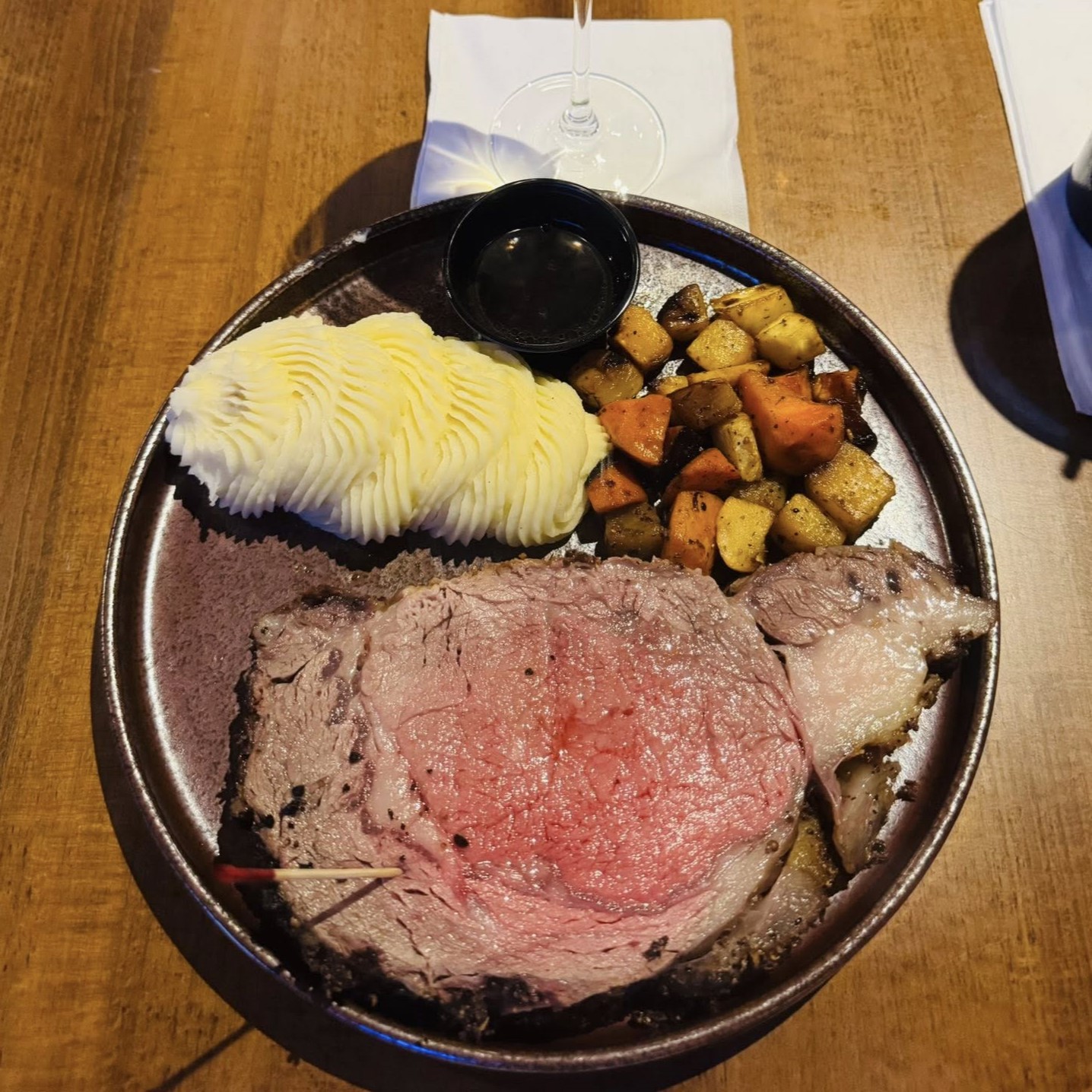 prime rib with mash potatoes and veggies